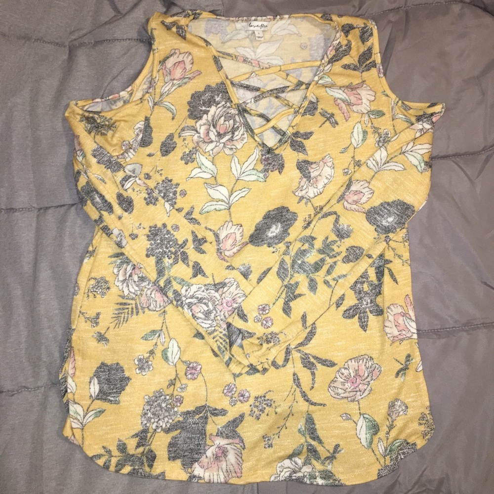 NWOT Cold-Shoulder Long Sleeve Floral Top